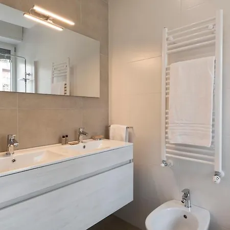Bright Apt 2 Bedrooms And 2 Bathrooms - B Home Milan Exterior photo